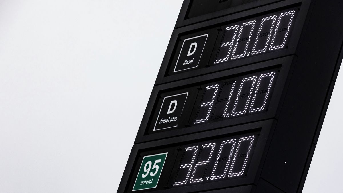 Vláda bude zřejmě moci regulovat ceny benzinu a nafty, schválila to Sněmovna