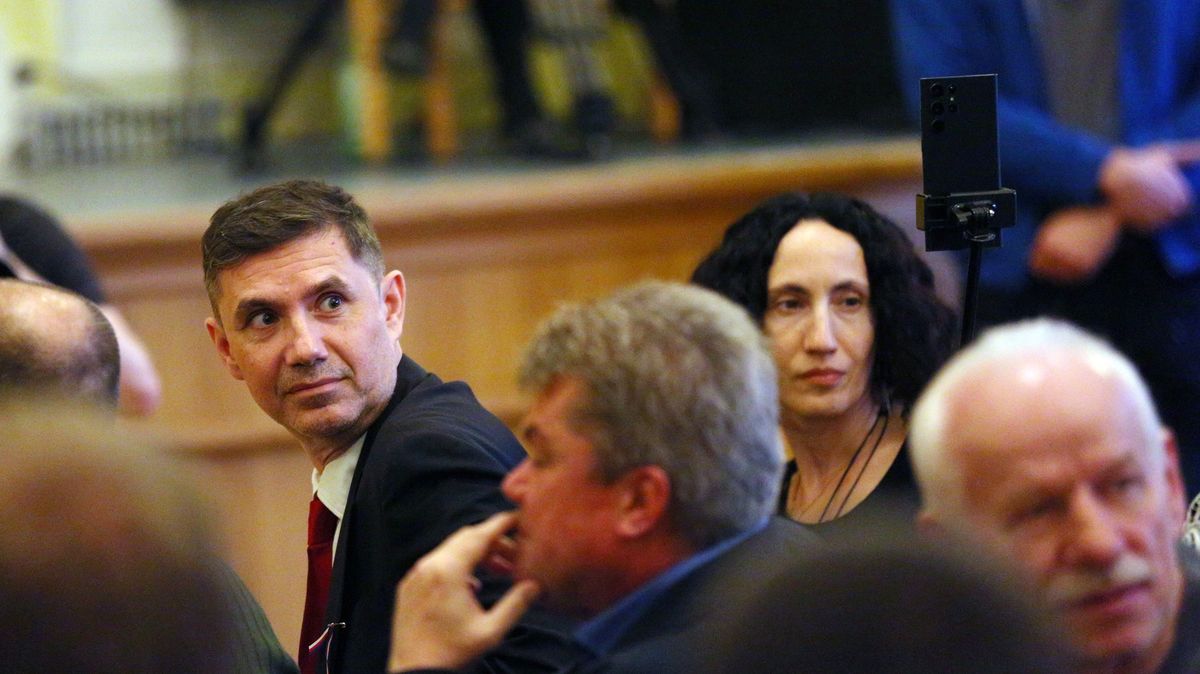 Vrabelova žena je v exekuci. Nevydala milionové dary na demonstrace