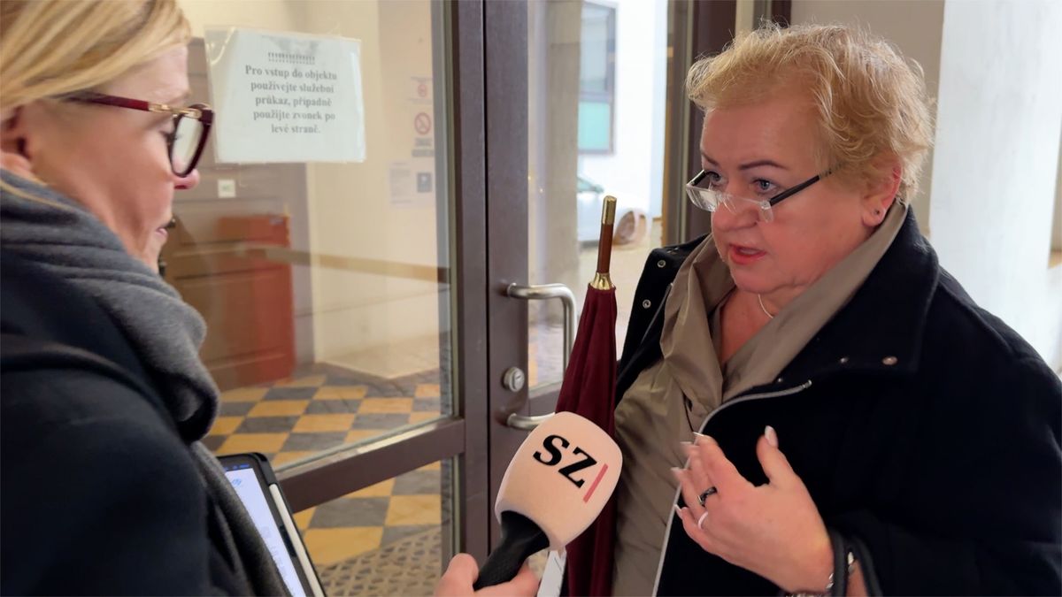 Rodinná pouta v Motole: I květinářství získala příbuzná zatčeného náměstka