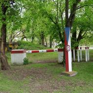 Leží na samotné hranici se Slovenskem a Rakouskem.