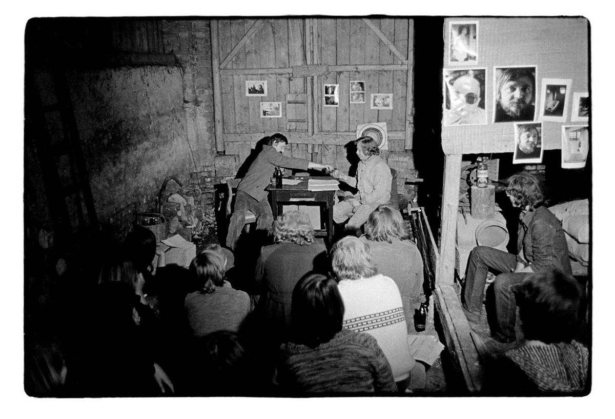 Představení hry Audience na Hrádečku v létě 1976. (Andrej Krob a Václav Havel)