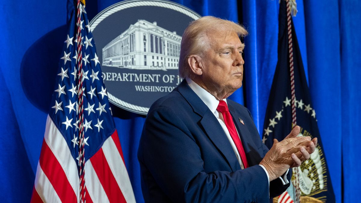 Byznysmen, který podporoval Trumpa: „Cla přinesou ekonomickou jadernou válku“