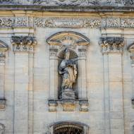 Část kláštera je v majetku Královské kanonie premonstrátů na Strahově a část je ve vlastnictví českého státu. Zámeckou část spravuje Národní památkový ústav.