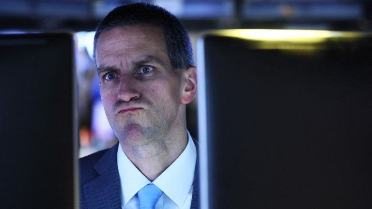 Pád trhů ve fotkách. Investoři jsou citliví na každý náznak z Bílého domu