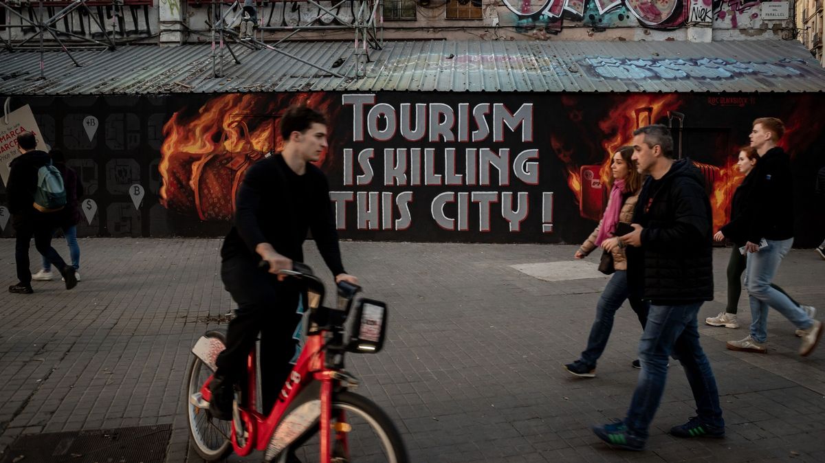 Barcelonské dilema: Turisté město mění k nepoznání, bez nich se ale neobejde