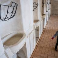 Do konírny bylo možné ustájit 60 koní.