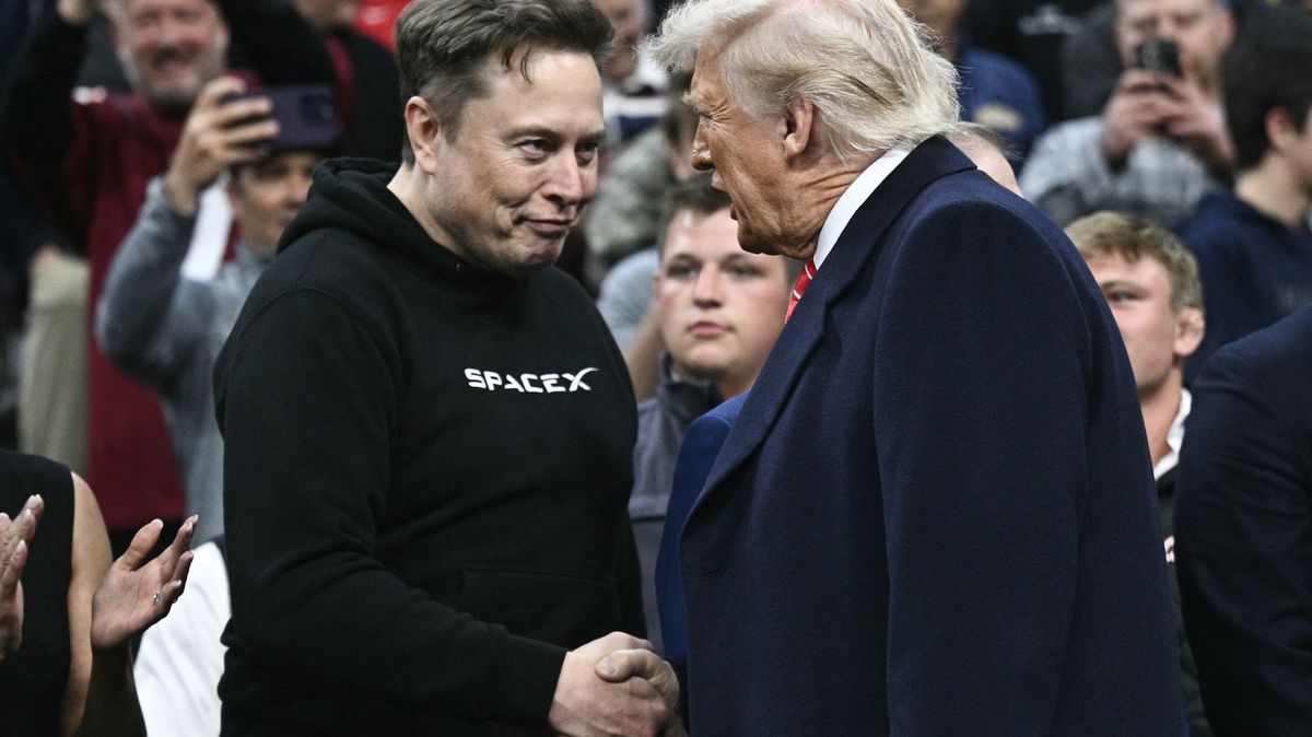 Stovky lidí v Evropě demonstrovaly proti Trumpovi a Muskovi