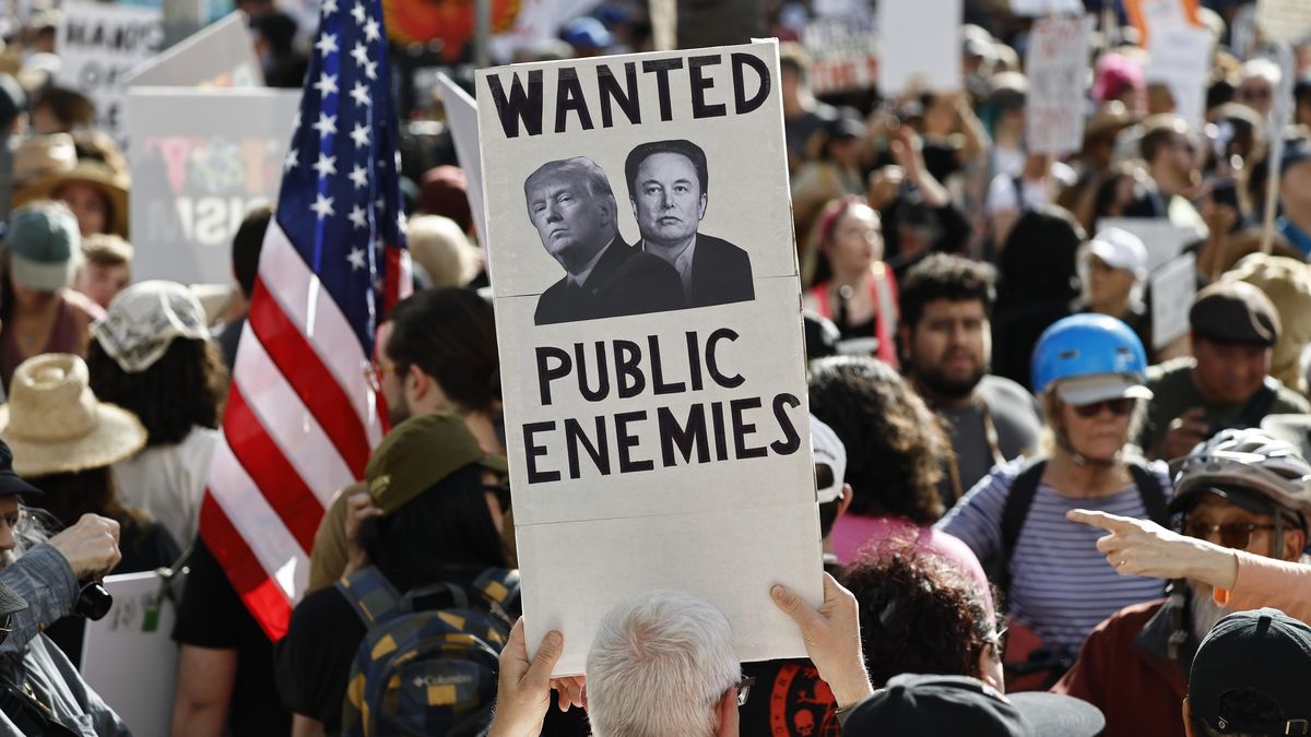 Fotky: „Ruce pryč!“ Do ulic amerických měst vyšly kvůli Trumpovi tisíce lidí
