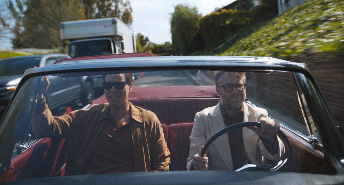 Ike Barinholtz v roli Sala a Seth Rogen jako Matt.