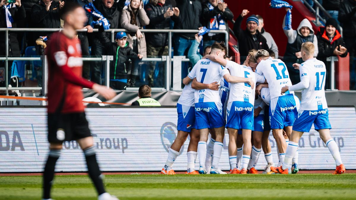 Sporný gól Baníku proti Spartě rozděluje veřejnost. Ale platil správně