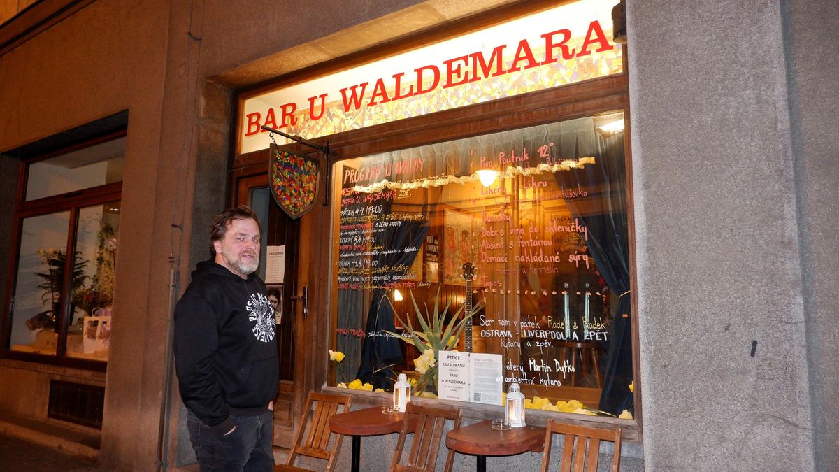 Chodil sem Kryl, Špinarová zde byla za štamgastku. Teď legendární bar končí