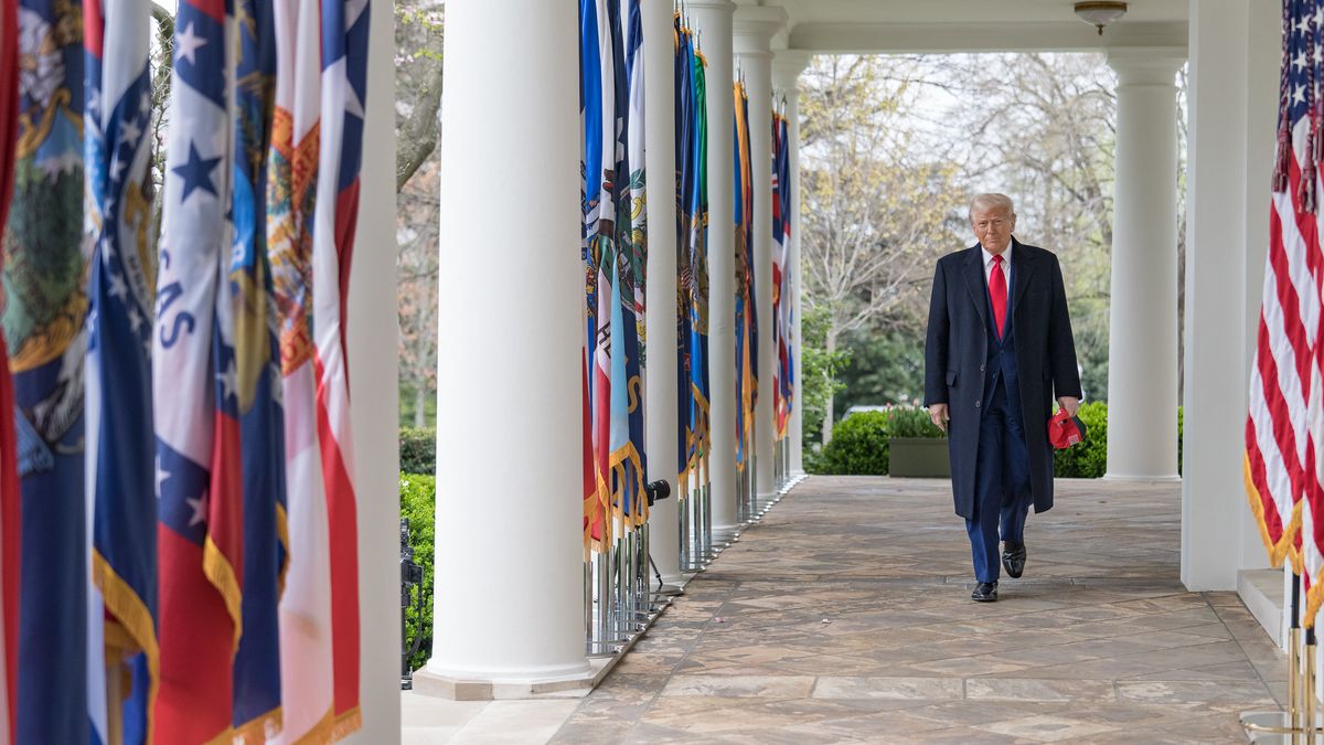 Je čas nakoupit, napsal Trump, než odložil cla. Demokraté ho viní z manipulace