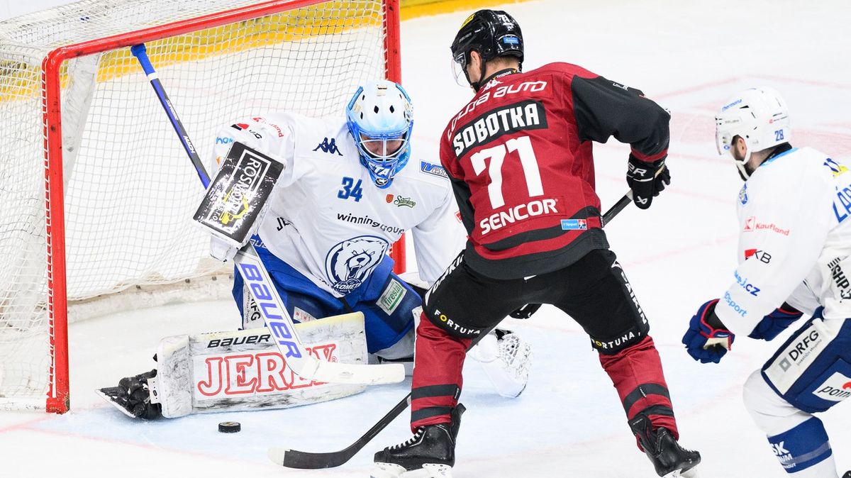 Kouč Komety má osvědčený systém: zasadit do betonu. Sparta se nadře
