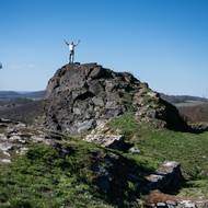 Turisté jsou ale nadšeni zvláště z výhledu, o který se postarala loni dokončená úprava hradního návrší.