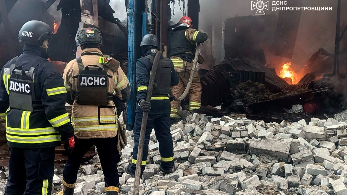Po pátečním útoku na Kryvyj Rih zůstává 18 lidí ve vážném stavu