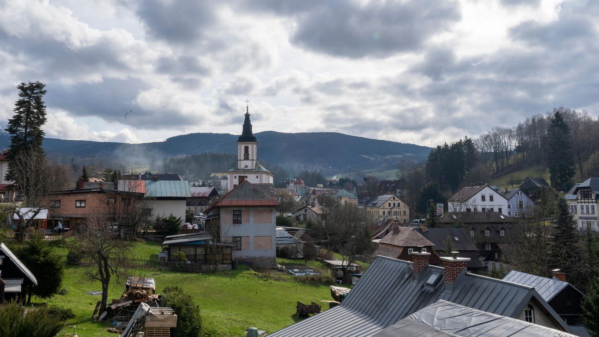 Za trvale neobydlené domy a byty bude v Rokytnici nad Jizerou mnohem vyšší daň