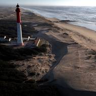 Historický maják La Coubre bude kvůli nebezpečí stoupající hladiny rozebrán, vyfoceno 4. února v La Tremblade. 