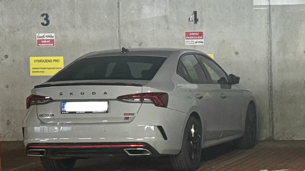 Policie prozkoumala auto šéfky hygieny kvůli sražení motorkáře. Trvalo jí to 29 dnů