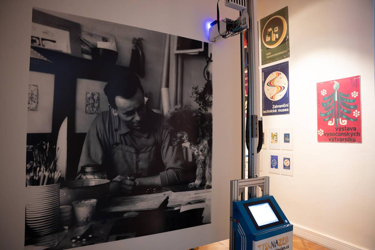 Fotografie z výstavy Systém Rathouský, která v brněnském Pražákově paláci potrvá do 22. února 2026.