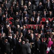 Z České republiky přijel premiér Petr Fiala, kardinál Dominik Duka s pražským biskupem Zdenkem Wasserbauerem, olomoucký arcibiskup Josef Nuzík a biskup královéhradecké diecéze Jan Vokál.