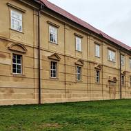 Obnovená část hospodářského dvora.