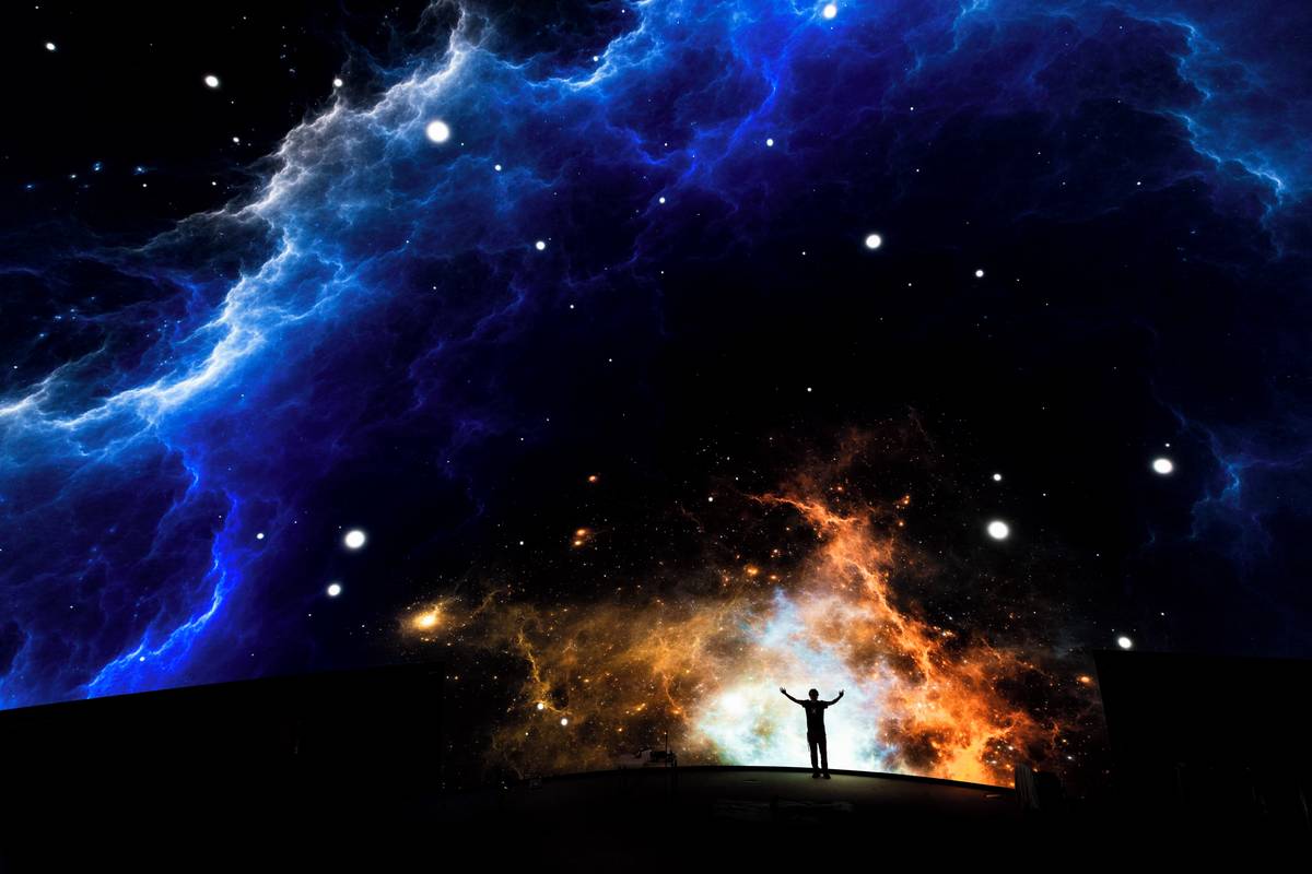 Nahlédněte do kopule planetária, které se připravuje na svou celosvětovou premiéru. Obraz, který má 8192 × 8192 obrazových bodů, nemá ve světě obdoby.