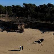 Očekává se, že písečné pláže v Biskajském zálivu mezi Francií a Španělskem do roku 2050 ustoupí o 50 metrů, uvádí také Observatoř pobřeží Nouvelle-Aquitaine.