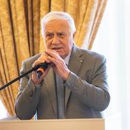 „Žijeme v nebezpečně nevlastenecké, či snad dokonce antipatriotické době. Sejít se a mluvit spolu je důležité, zvláště v této chvíli,“ řekl na úvod svého projevu exprezident Václav Klaus.