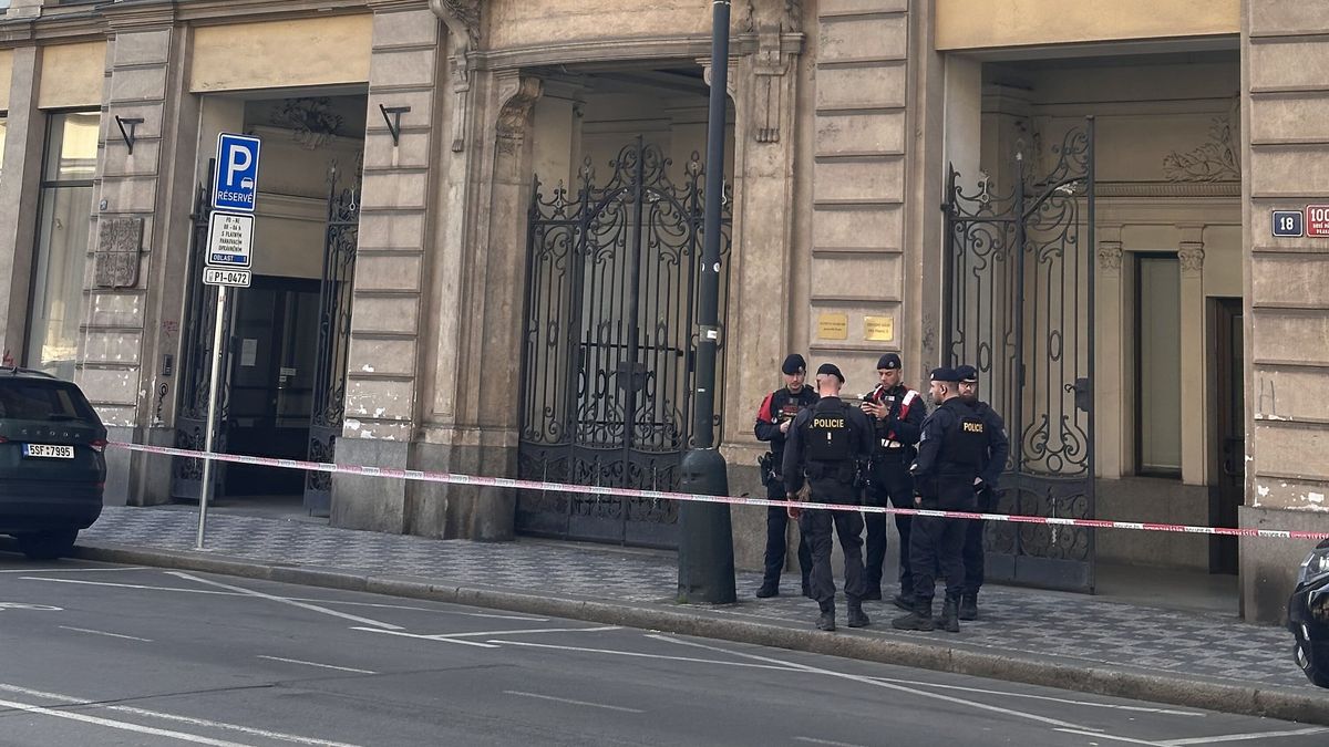 Obvodní soud pro Prahu 5 vyklidila výhružka bombou
