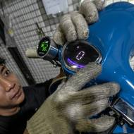 Indonésii dlouhodobě trápí znečištěné ovzduší, což je částečně způsobeno závislostí na neefektivních, starých automobilech a skútrech, včetně téměř milionu Vesp.