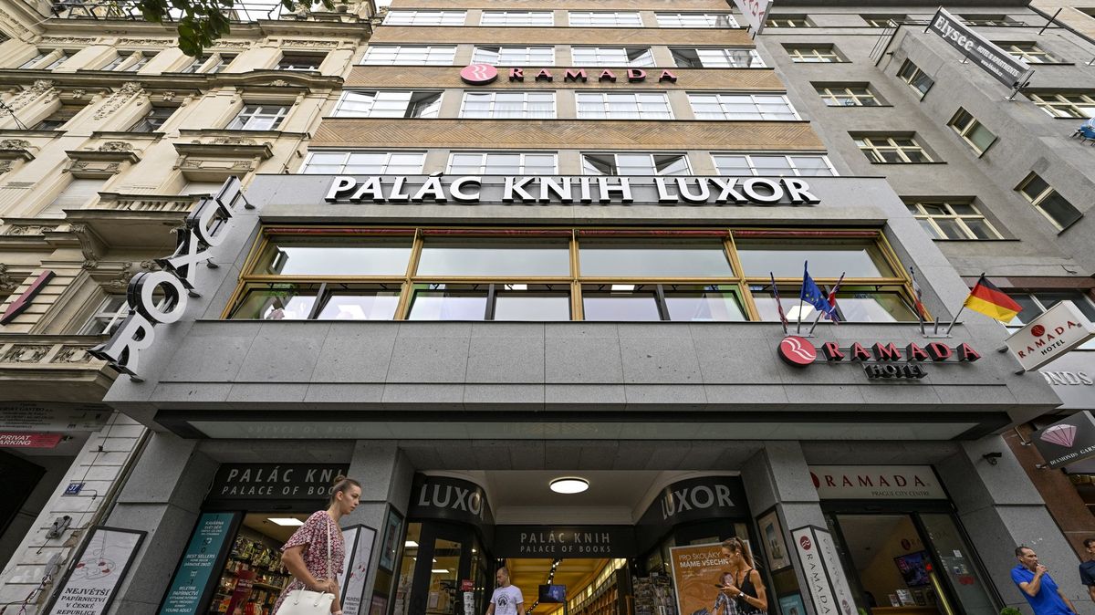 Miliardář Vítek prodal další hotel na Václavském náměstí