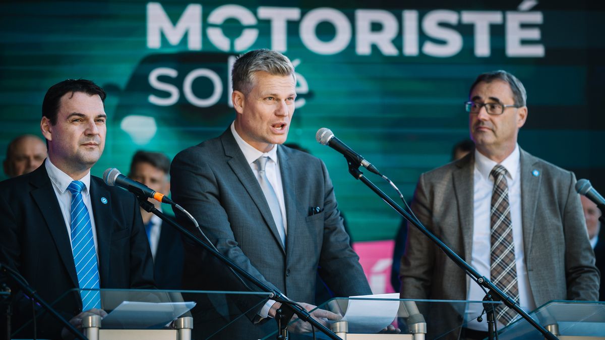 Motoristé dál padají, ANO si drží vedení, ukazuje nový průzkum