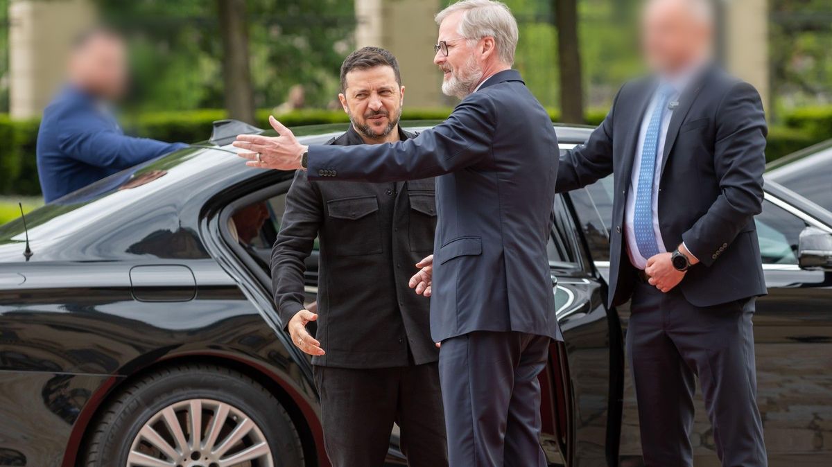 Zelenského střežil policista z kanceláře. Nemá tvrdý výcvik jako elitní ochránci