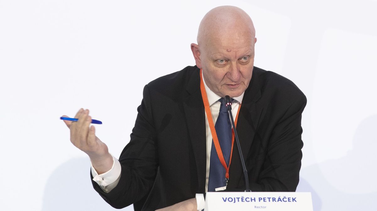Rektor Petráček končí v čele ČVUT. Akademici ho odvolali kvůli hospodaření