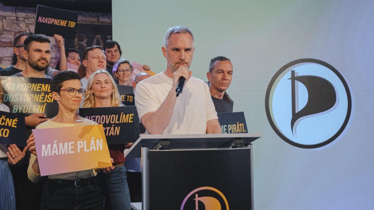 Piráti namíchali drink Abstinent Zdeněk a vydali se na hon za voliči ANO