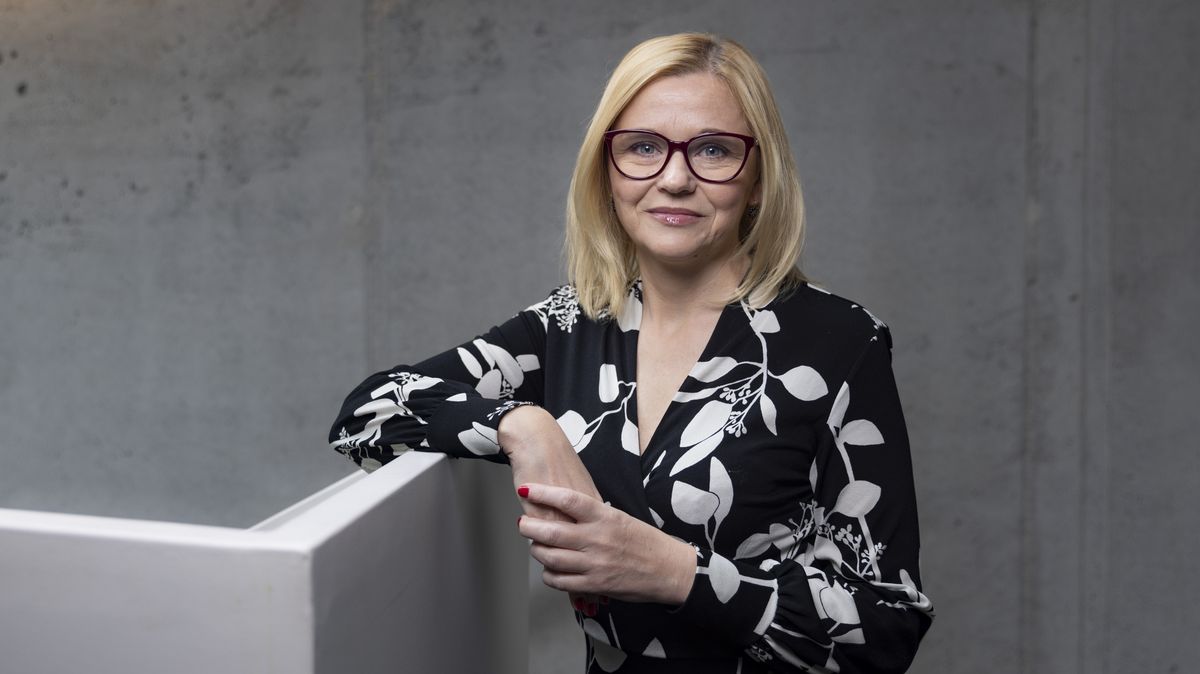 Odhalila vůdce nebezpečné sekty. Prý kóduji lidem mysl, říká reportérka