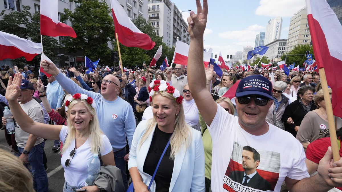 Za Ježíše i za zúčtování. Ve Varšavě se mobilizovaly dva politické světy