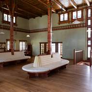 Středobodem naší hlavní prohlídkové trasy je majestátně zrestaurovaná Odpočívárna architekta Dušana Jurkoviče, vybavená replikami původního mobiliáře z roku 1902.