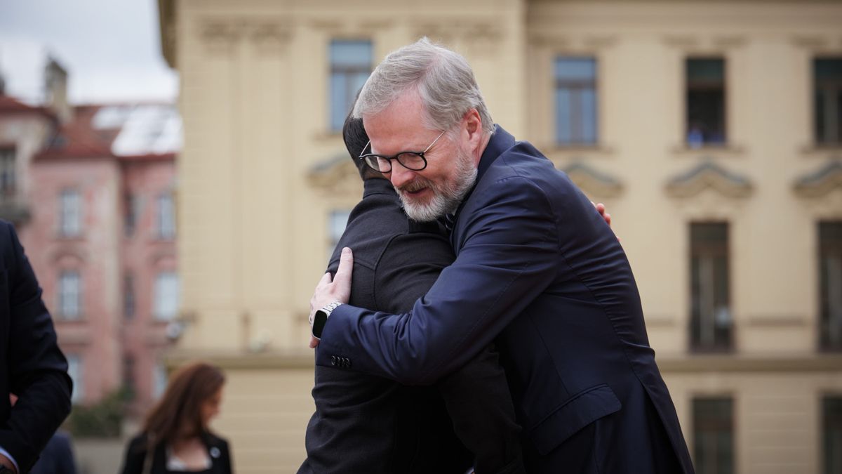 Vděk i vřelé objetí od Fialy. Druhý den Zelenského v Praze obrazem