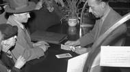 Tisícovky plavaly v řece. Měnová reforma v roce 1953 okradla chudé i bohaté