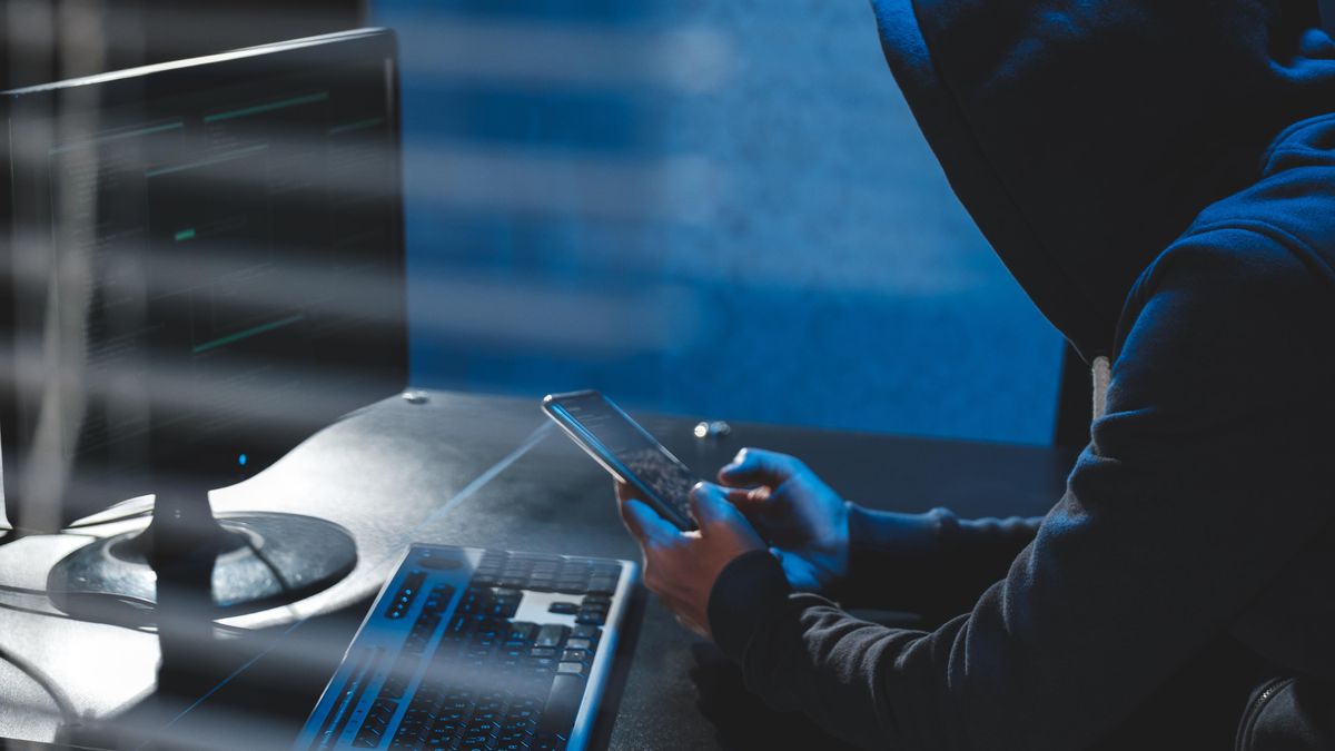 Takhle zní podvod. Stáhněte si aplikaci pro ověření totožnosti, žádal volající