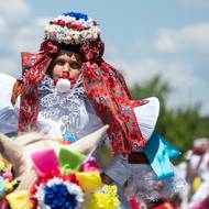 Celou dobu bude muset mít ruce v bok.