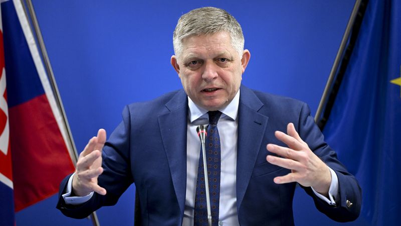 Jsme připraveni obnovit jednání s českou vládou, prohlásil Fico