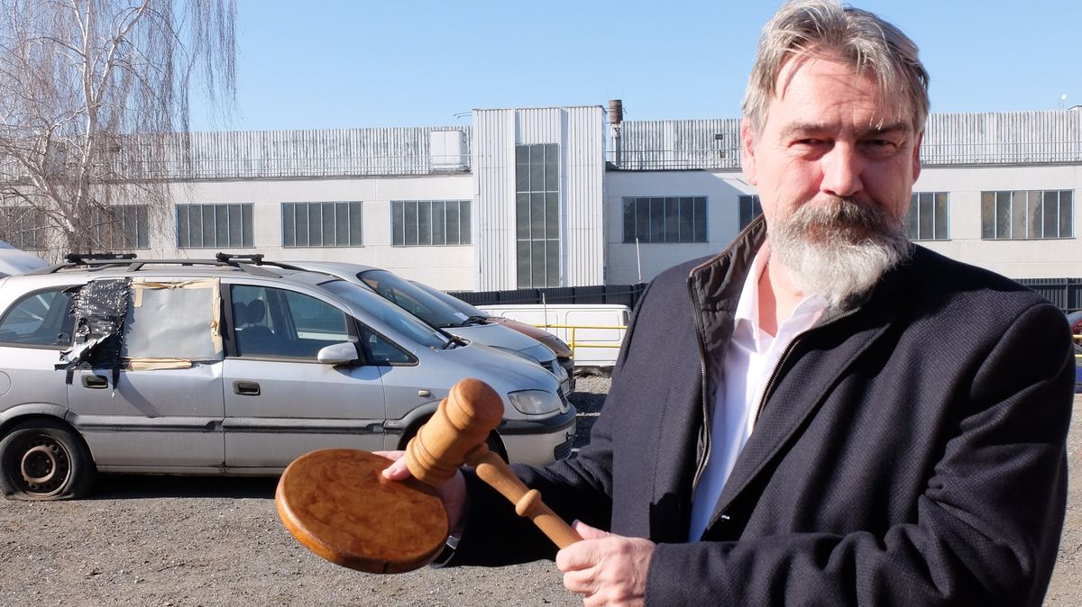 Politik ANO přihlížel zamoření azbestem, píše policie. Škoda je 2,2 miliardy