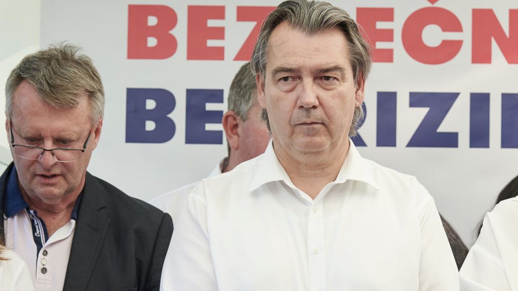 Stíhaný politik ANO odstoupil. Ale stejně by chtěl na radnici brát 80 tisíc