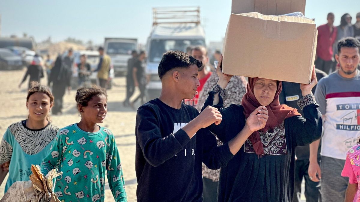 Stovky Palestinců v Gaze vtrhly do středisek, kde rozděluje pomoc nová nadace