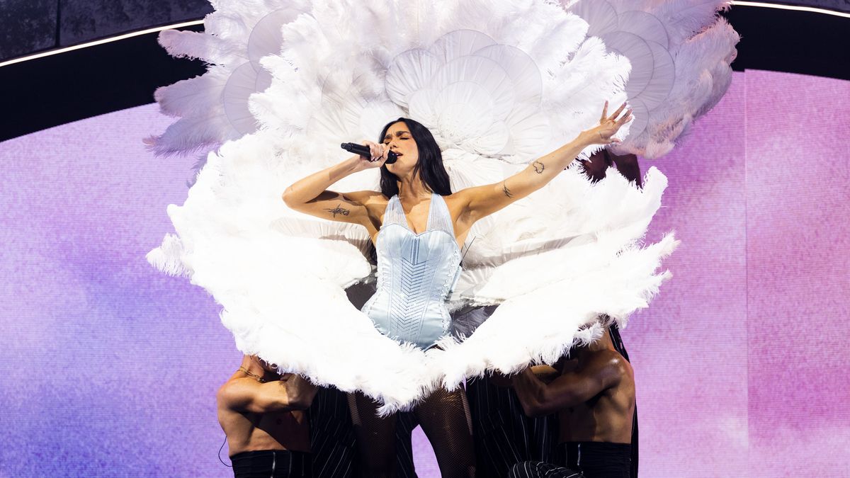 Dua Lipa nakazila Prahu radikálním optimismem. A zazpívala hit Ewy Farné