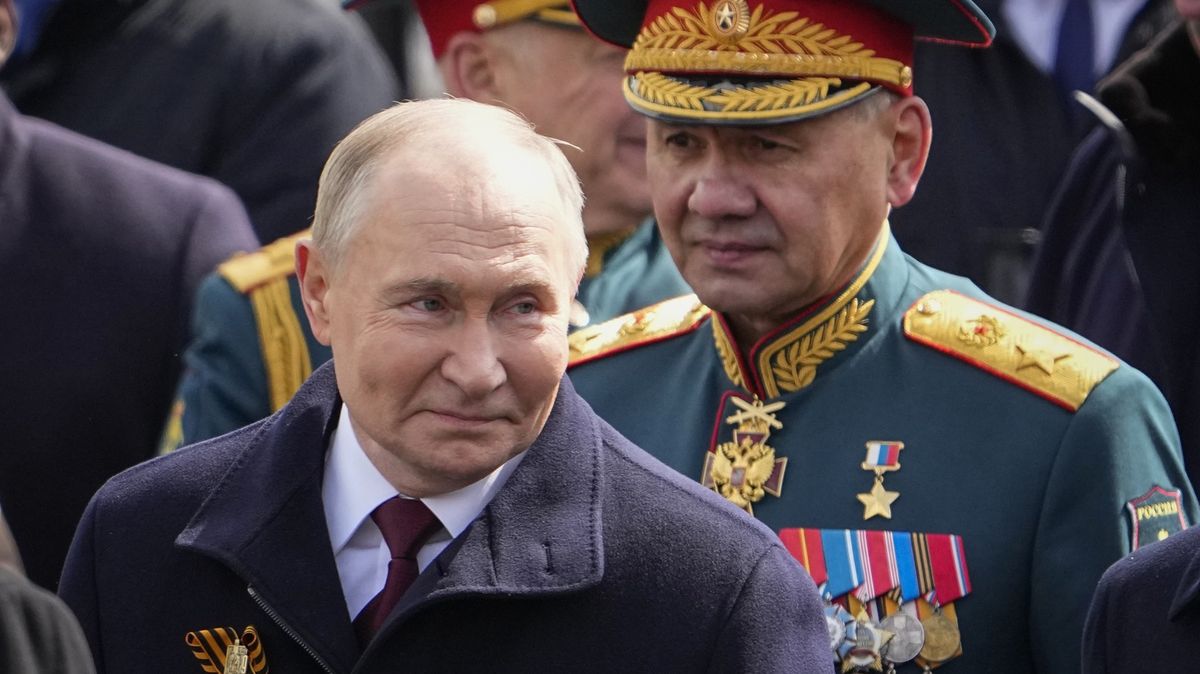 Přehledně: Tito státníci mají stát na Rudém náměstí vedle Putina