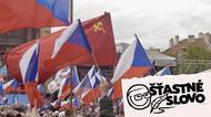 Za nacistické prapory by je sebrali. Sovětské a ruské vlajky nevadí?