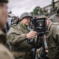 Klatovskou třídu v Plzni minulou neděli zaplnily davy lidí při průjezdu rekordně velkého Konvoje svobody. Oslavy 80. výročí osvobození města nabídly přes 400 kusů historické i moderní vojenské techniky. Vyfoceno 4. května. 